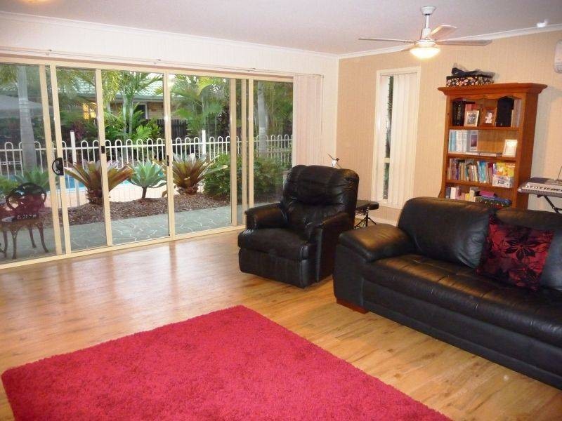 11 Currawong Crt, Eli Waters QLD 4655