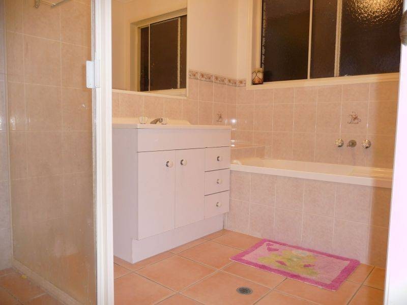 11 Currawong Crt, Eli Waters QLD 4655