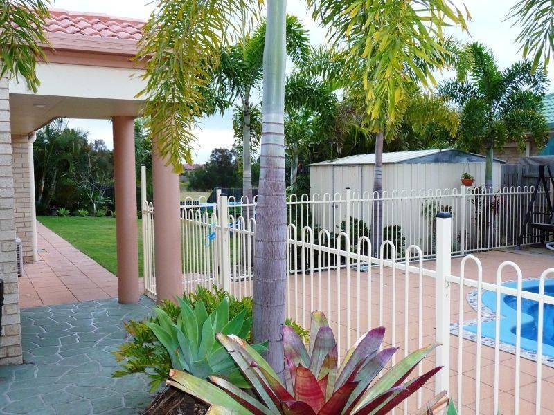 11 Currawong Crt, Eli Waters QLD 4655