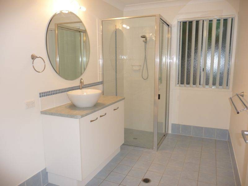 7 Hansen St, Urangan QLD 4655