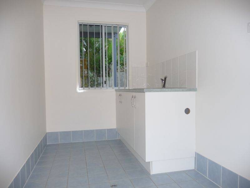 7 Hansen St, Urangan QLD 4655