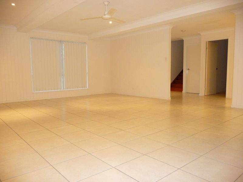 7 Hansen St, Urangan QLD 4655