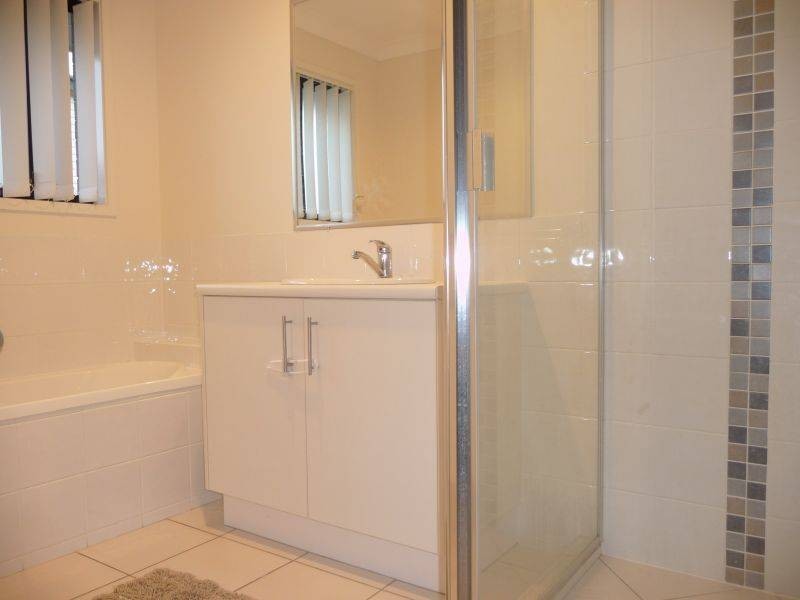 24 Ladbroke Cres, Urangan QLD 4655