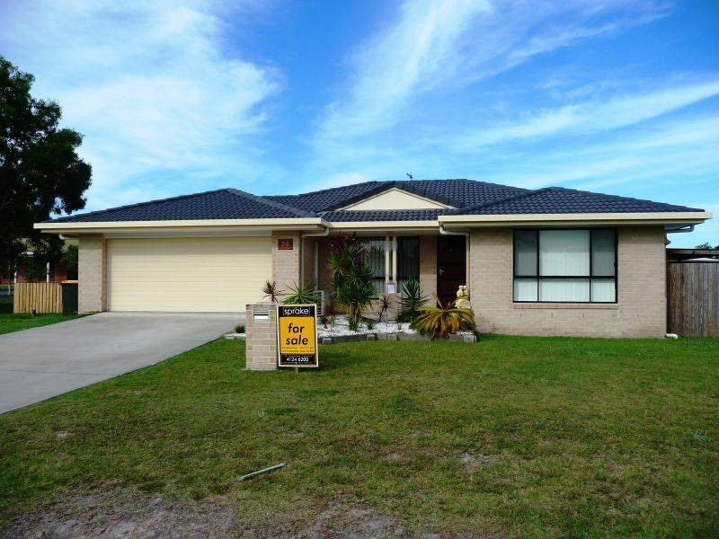 24 Ladbroke Cres, Urangan QLD 4655