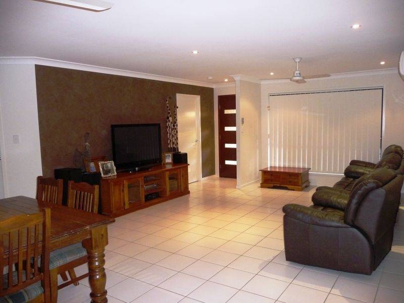 24 Ladbroke Cres, Urangan QLD 4655