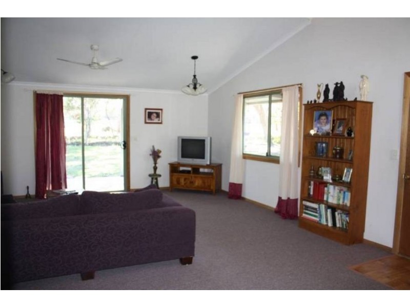 9 Leah Drive, Oakhurst QLD 4650