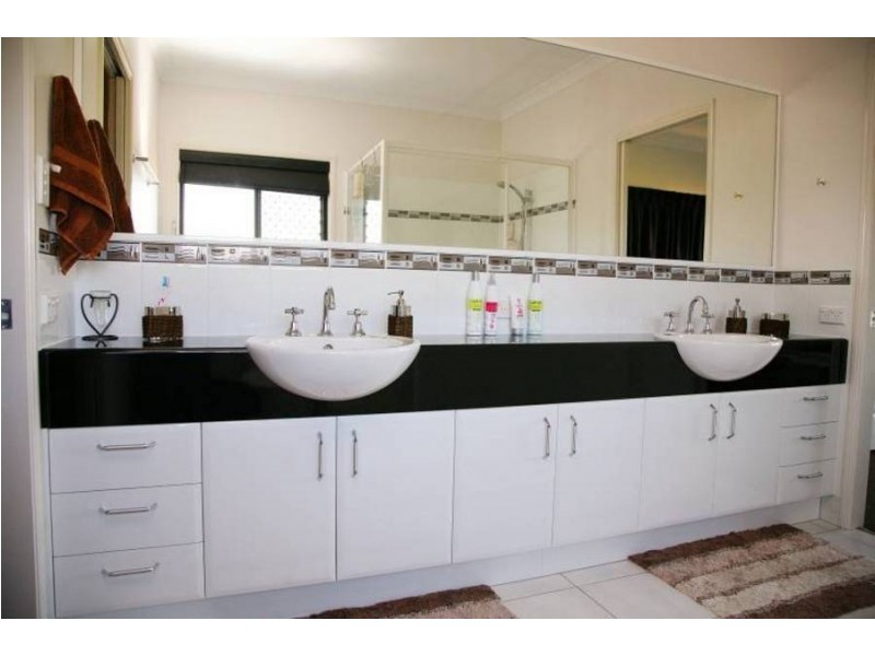 39 Charles Bruce Drive, Oakhurst QLD 4650