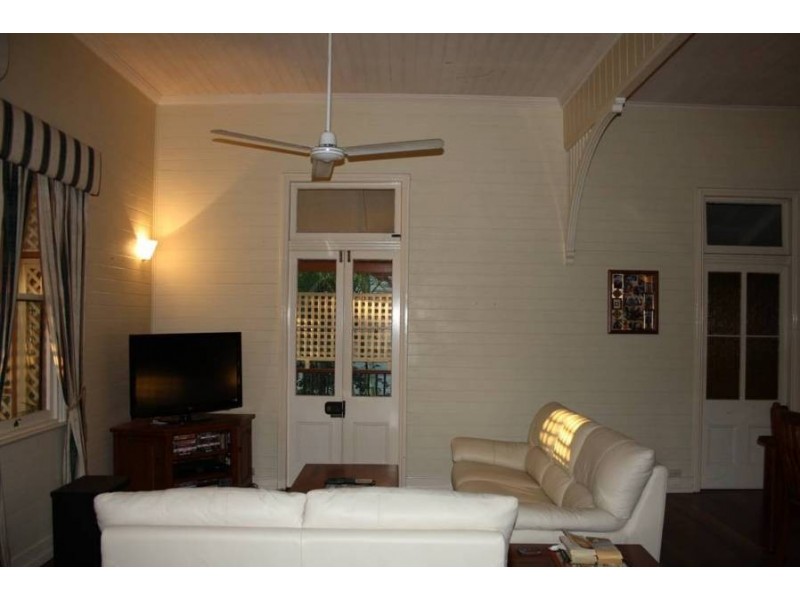 285 Lennox Street (18 Elizabeth Street), Maryborough QLD 4650