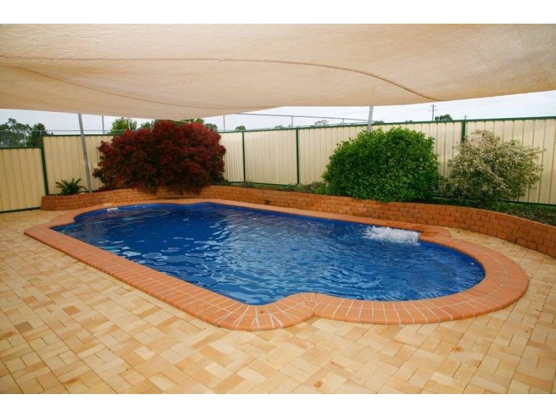 10 Saunders Road, Oakhurst QLD 4650