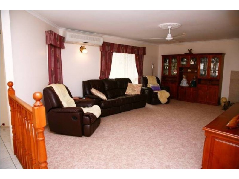 10 Saunders Road, Oakhurst QLD 4650