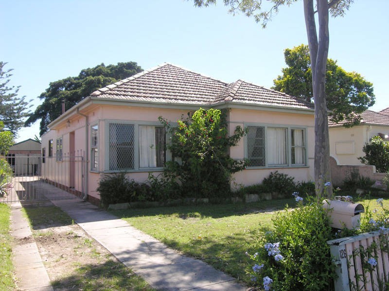 126 Russell Ave, Dolls Point NSW 2219