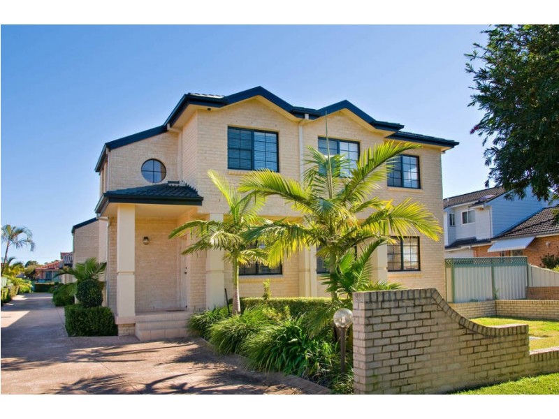 1/11 Wallumatta Rd, Caringbah NSW 2229