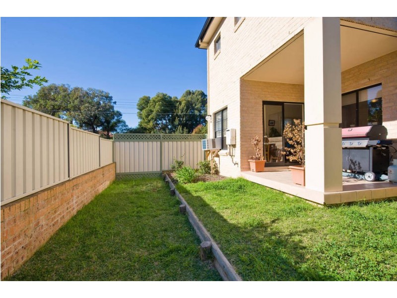 1/11 Wallumatta Rd, Caringbah NSW 2229