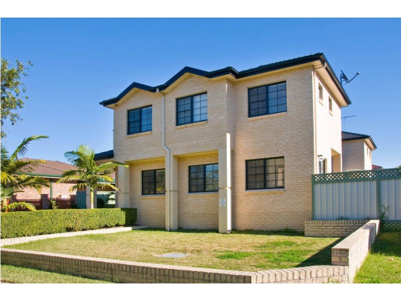1/11 Wallumatta Rd, Caringbah NSW 2229
