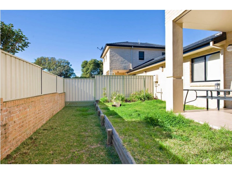 2/11 Wallumatta Rd, Caringbah NSW 2229