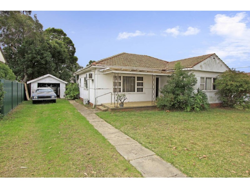 19 Woorak Crescent, Miranda NSW 2228