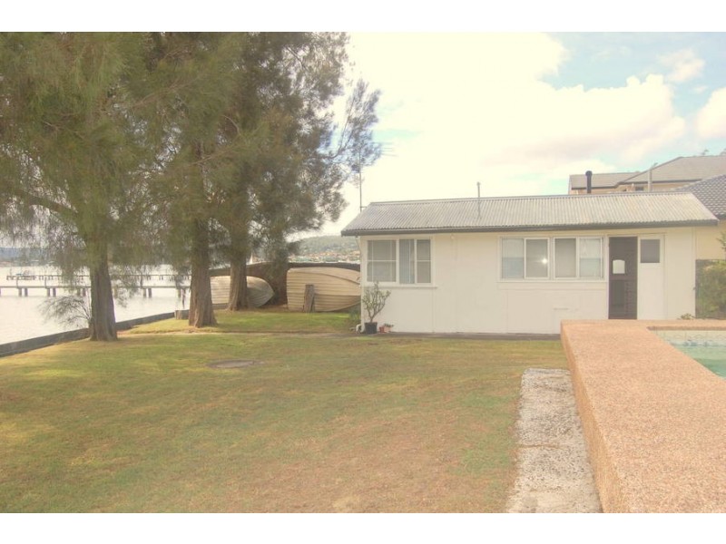 257 Avoca Dr, Green Point NSW 2251