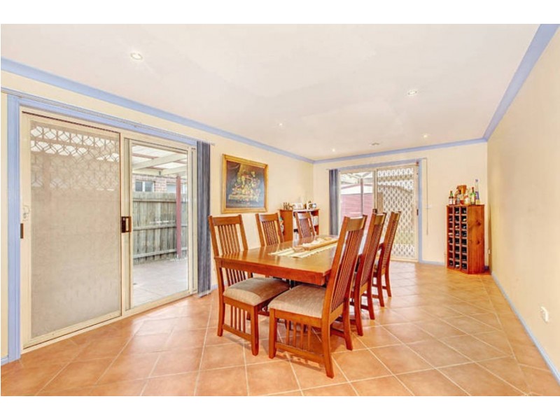 18 Reddrop Crt, Altona Meadows VIC 3028