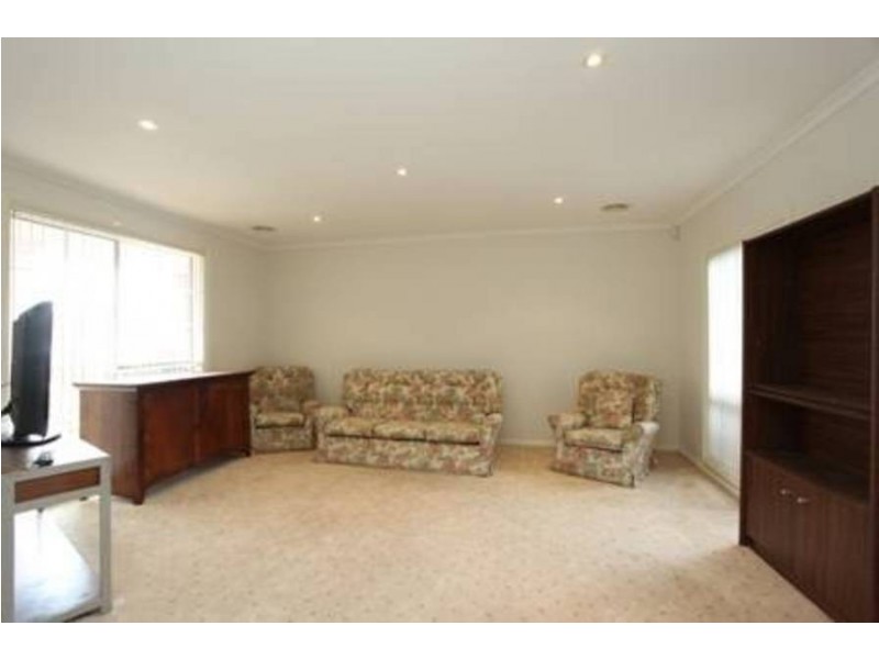 4 Ashby Crt, Altona Meadows VIC 3028