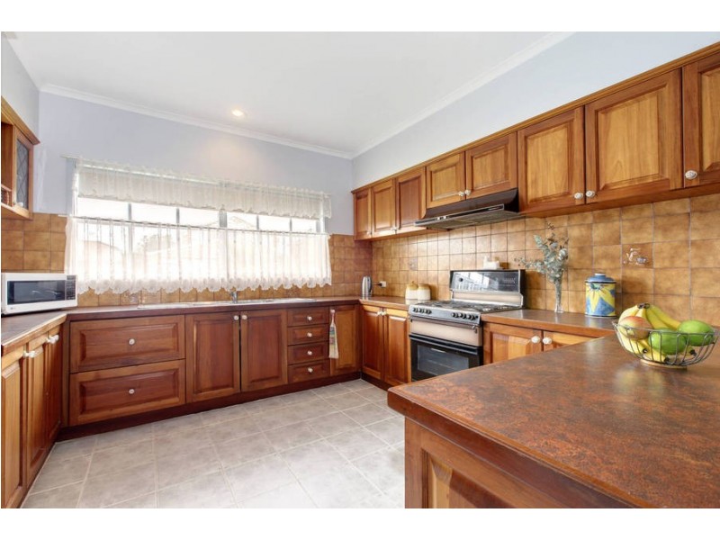 2 Emery Court, Altona VIC 3018