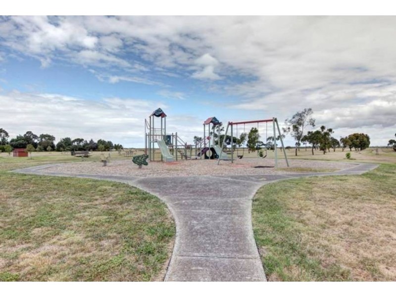 2/12 Tatman Drive, Altona Meadows VIC 3028