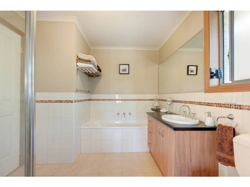 1 Hammond Court, Altona Meadows VIC 3028