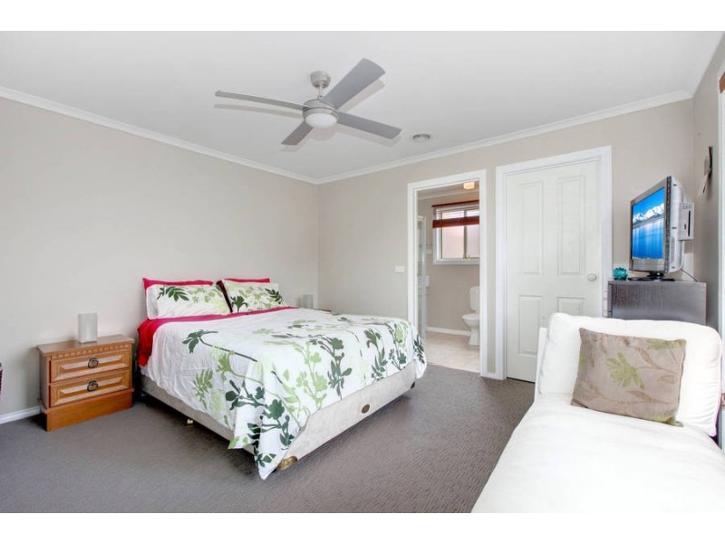 2/53-55 Myers PDE, Altona Meadows VIC 3028