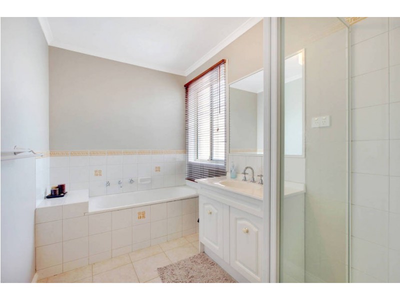 2/53-55 Myers PDE, Altona Meadows VIC 3028