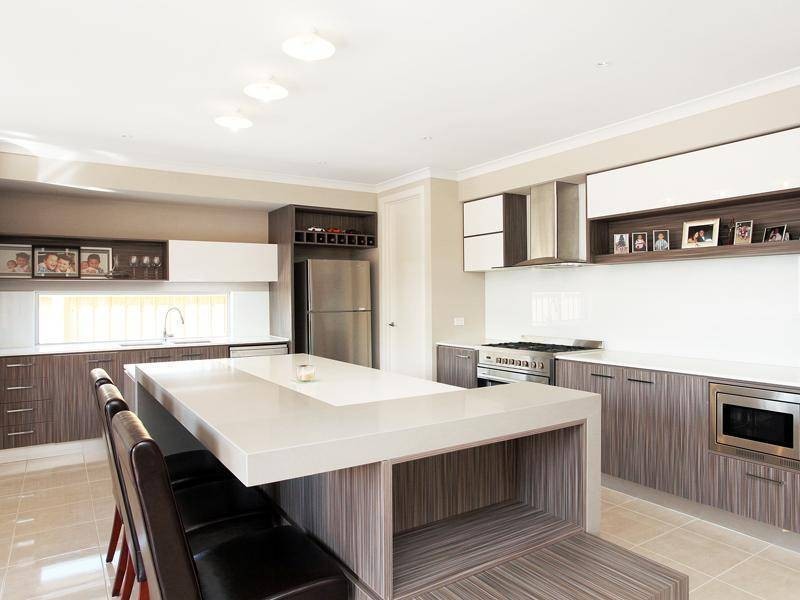 11 ROYAL CIRCUIT, Point Cook VIC 3030