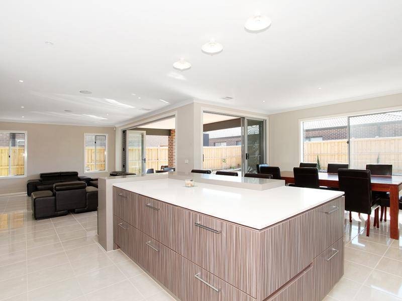 11 ROYAL CIRCUIT, Point Cook VIC 3030