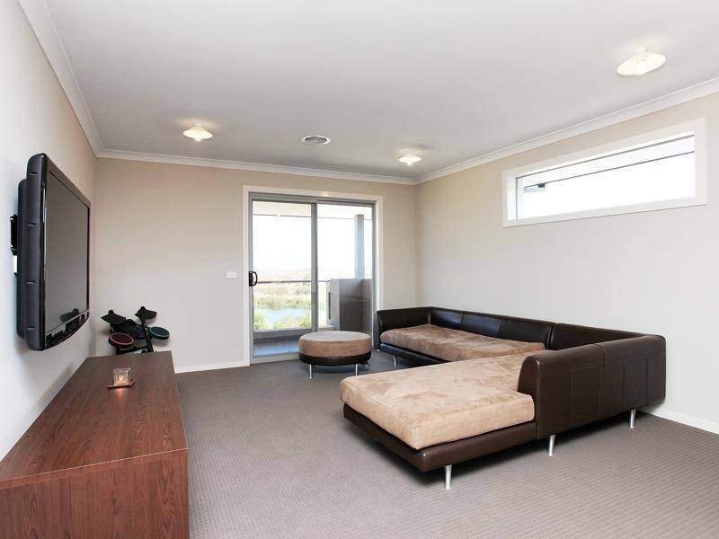 11 ROYAL CIRCUIT, Point Cook VIC 3030