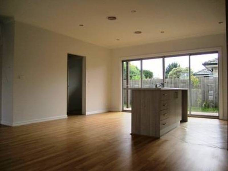 2/130 McIntosh Road, Altona North VIC 3025