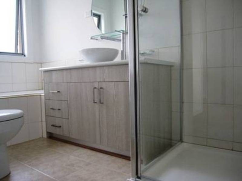 2/130 McIntosh Road, Altona North VIC 3025