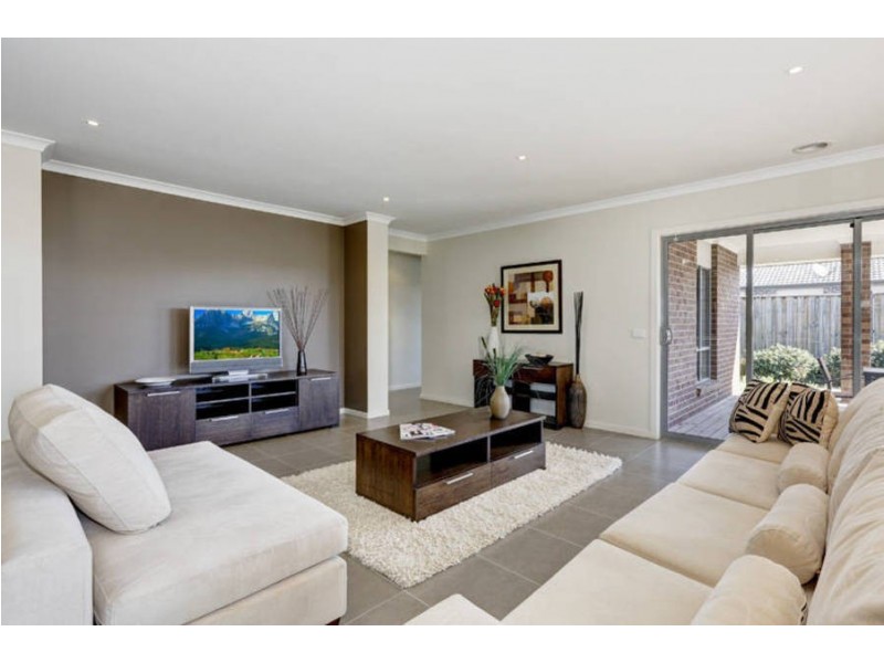 42 Alamanda Boulevard, Point Cook VIC 3030