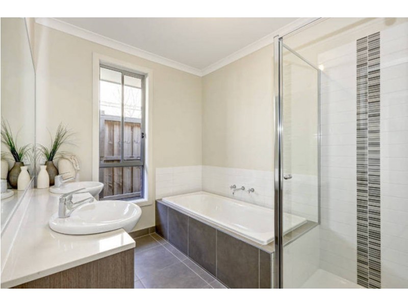 42 Alamanda Boulevard, Point Cook VIC 3030