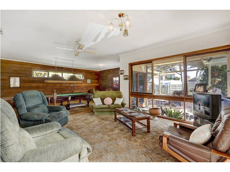 49 Bracken Grove, Altona VIC 3018