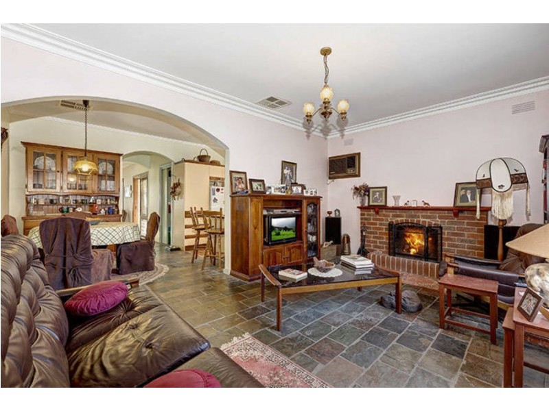 49 Bracken Grove, Altona VIC 3018