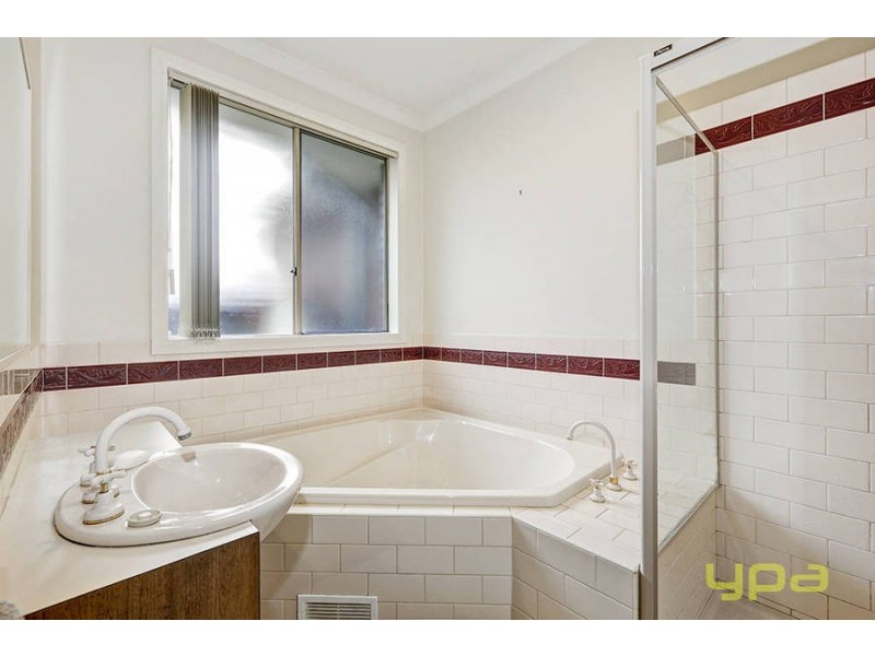 2/18 Rose Street, Altona VIC 3018