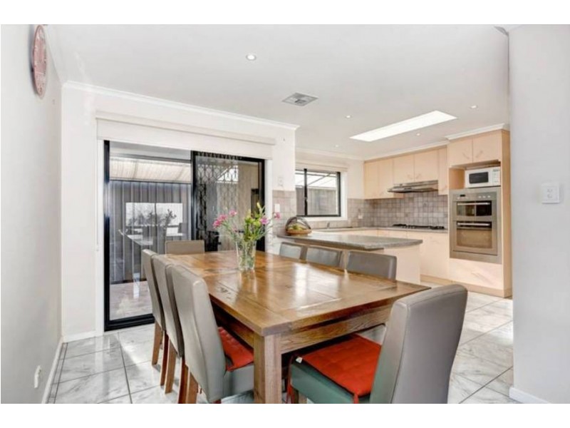 8 Creswell Court, Altona Meadows VIC 3028