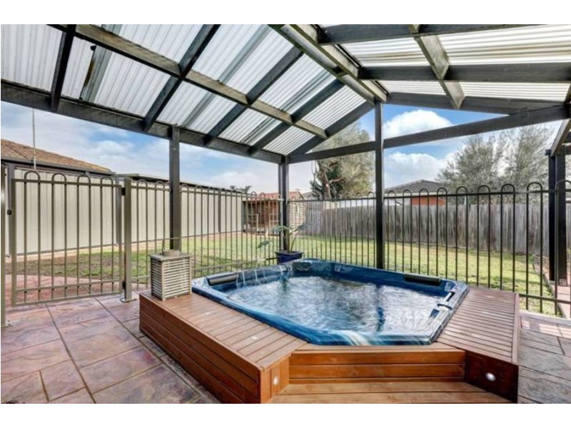 8 Creswell Court, Altona Meadows VIC 3028