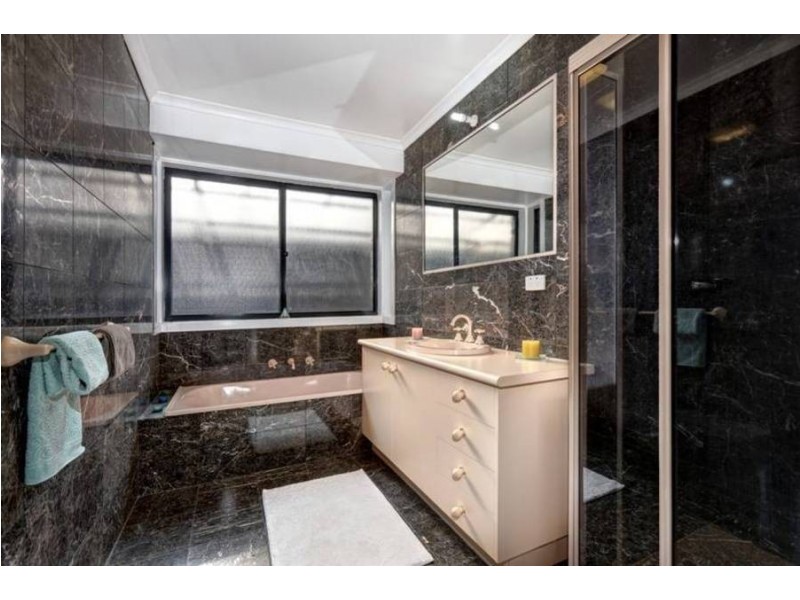 8 Creswell Court, Altona Meadows VIC 3028