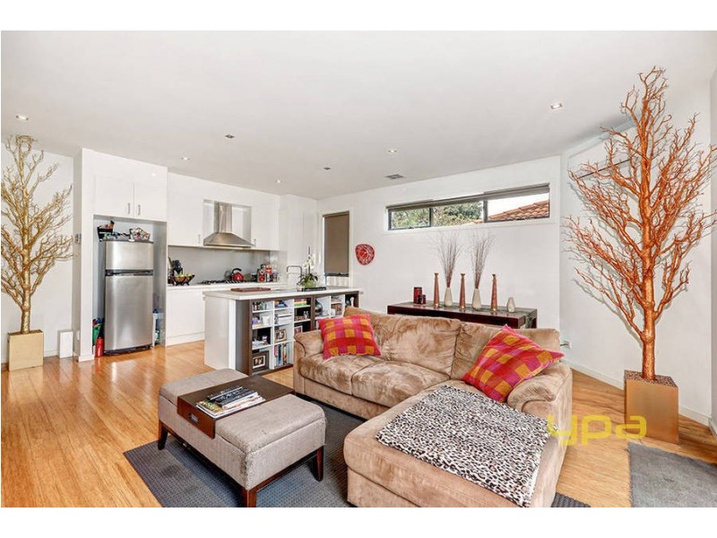 21 Dove Avenue, Altona VIC 3018