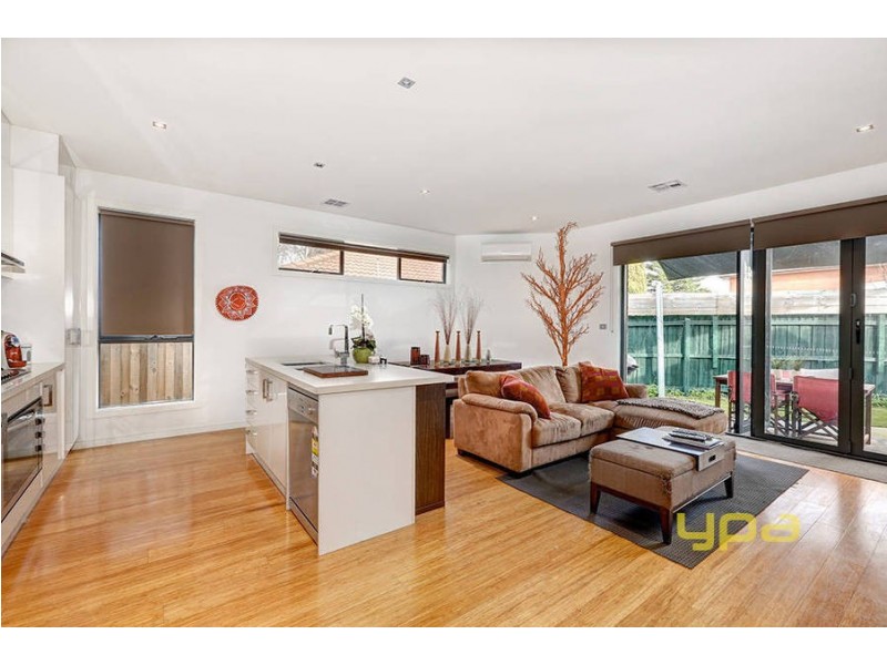 21 Dove Avenue, Altona VIC 3018