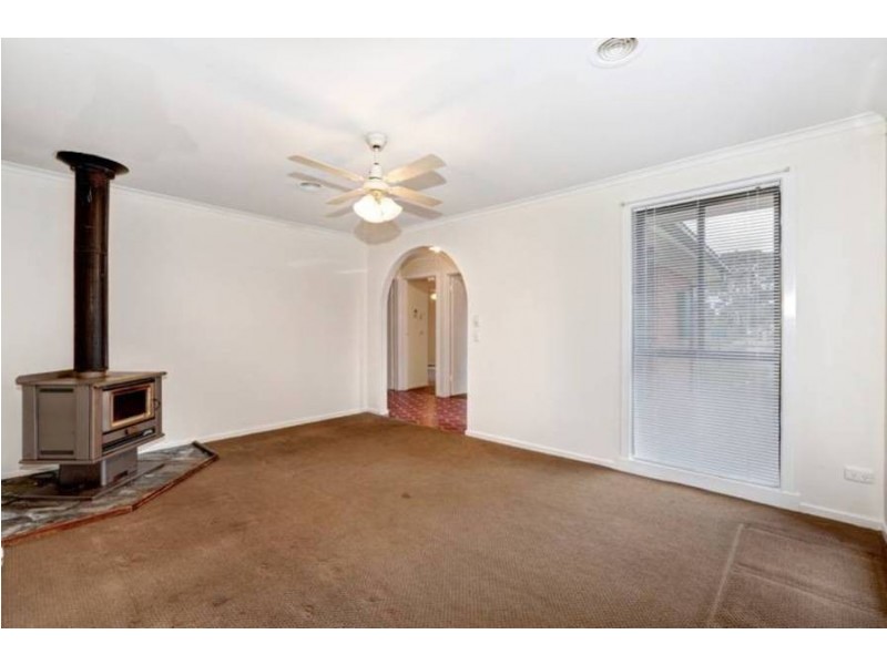 24 Edwards Drive, Altona Meadows VIC 3028