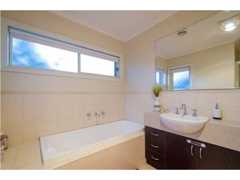 53 Waratah Drive, Altona Meadows VIC 3028