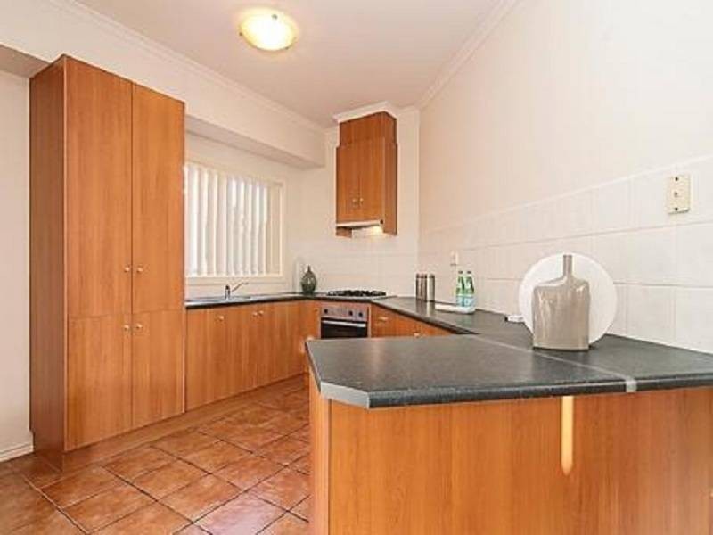 2/4 Upton Street, Altona VIC 3018