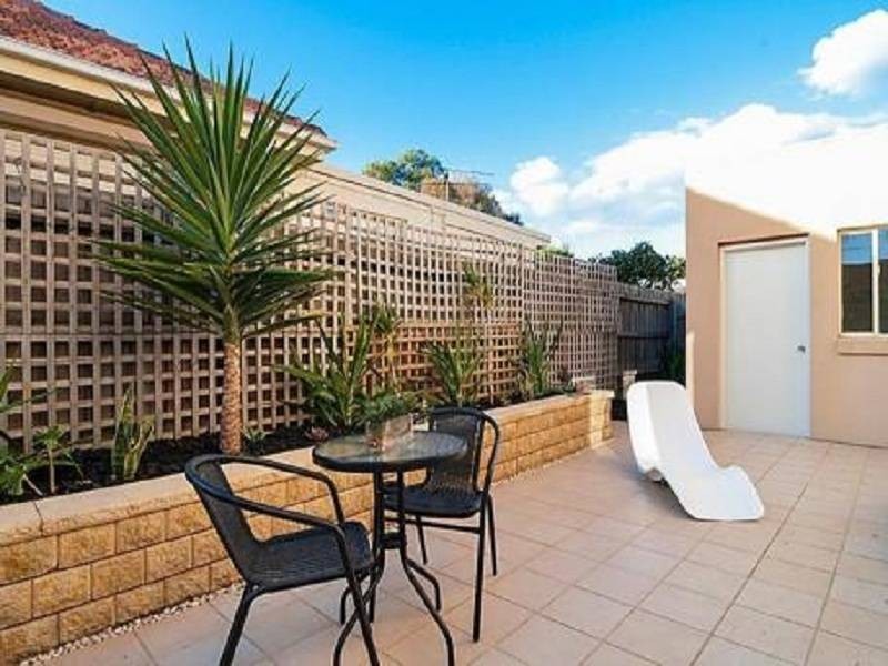 2/4 Upton Street, Altona VIC 3018