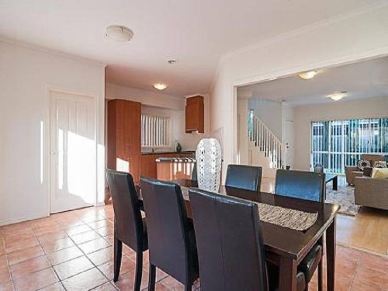 2/4 Upton Street, Altona VIC 3018