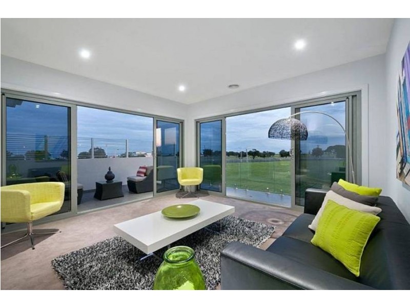 8 Sussex Street, Altona VIC 3018