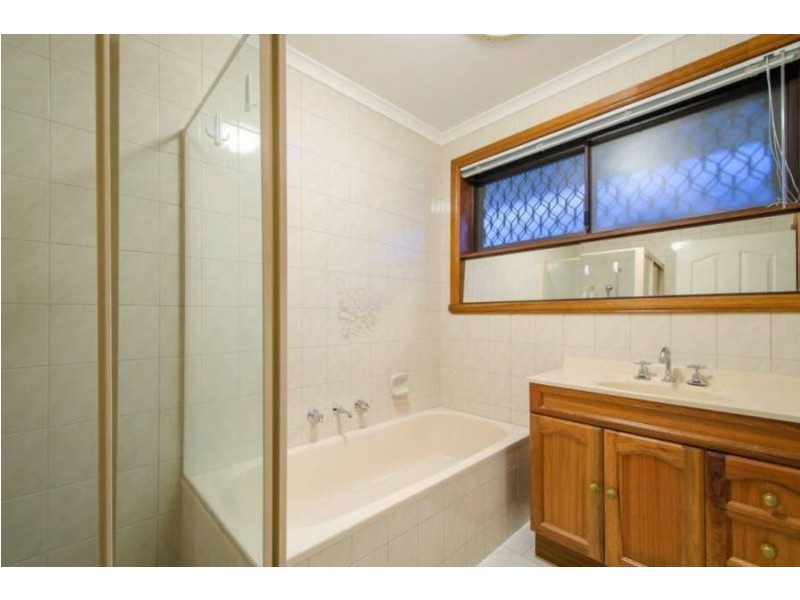 4 Davidson Court, Altona Meadows VIC 3028